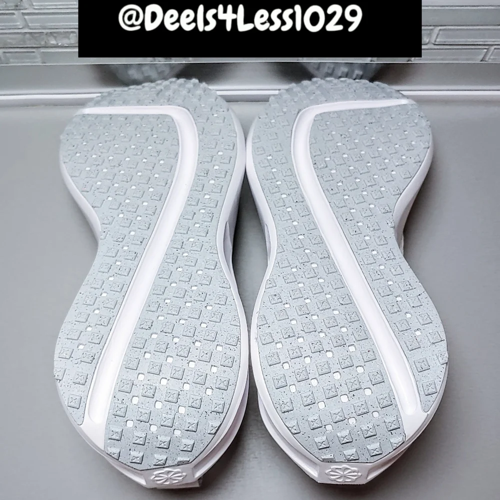 Nike Interact Run Womens Size 9.5 White Cool Grey